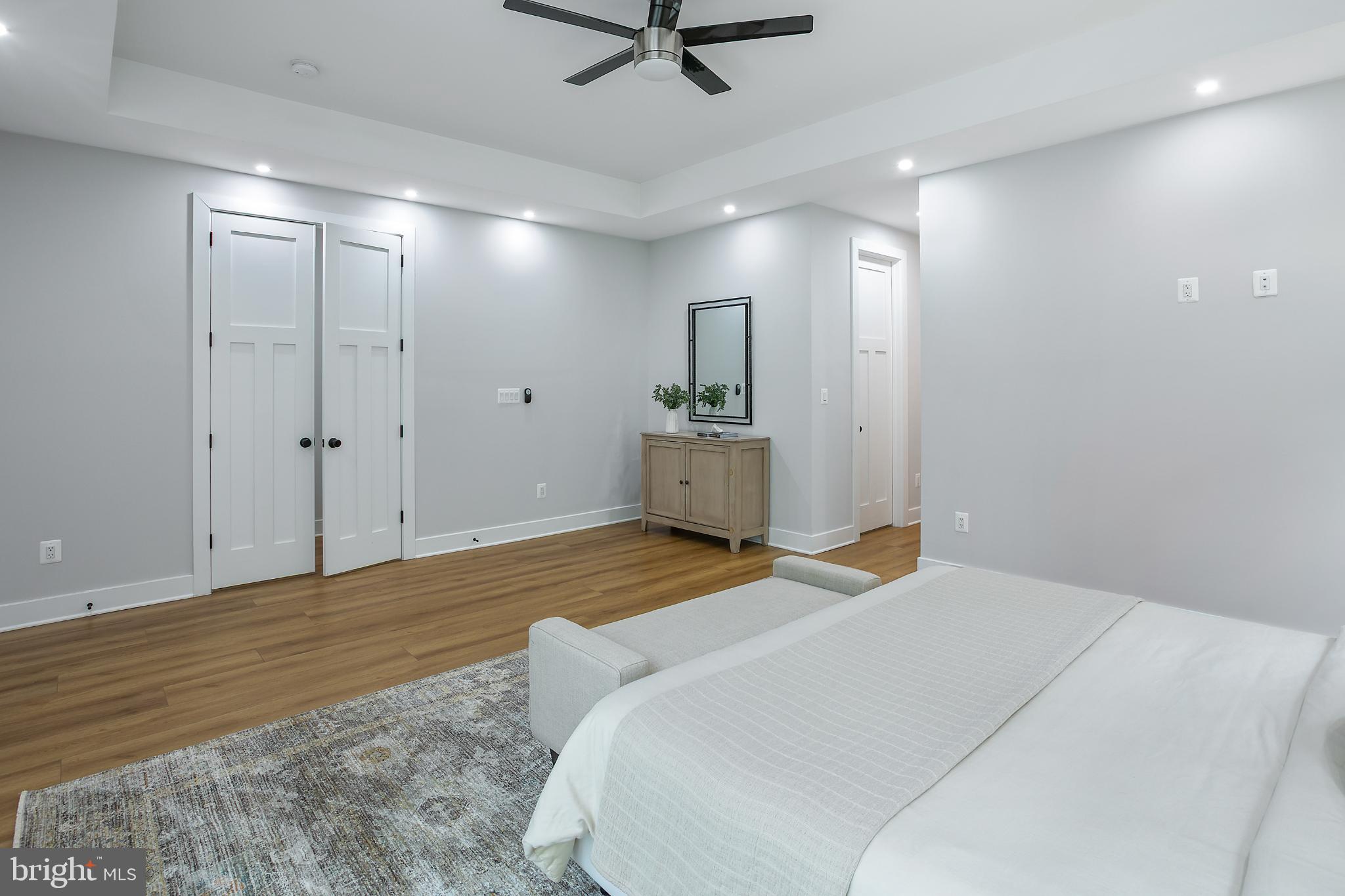 116 Fardale Street Southeast Vienna, VA 22180 - Photo 14 of 50 Main level primary suite