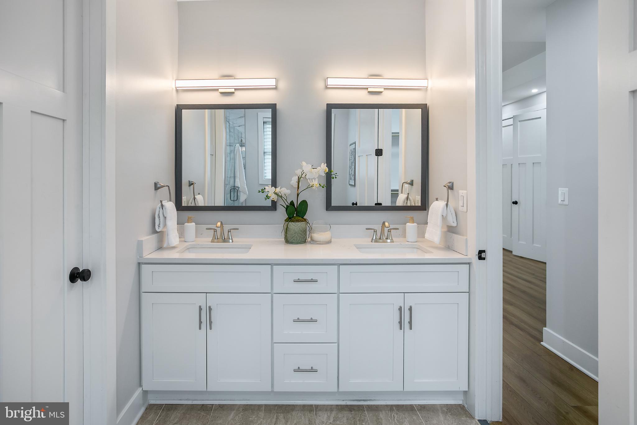 116 Fardale Street Southeast Vienna, VA 22180 - Photo 15 of 50 Main level primary bathroom