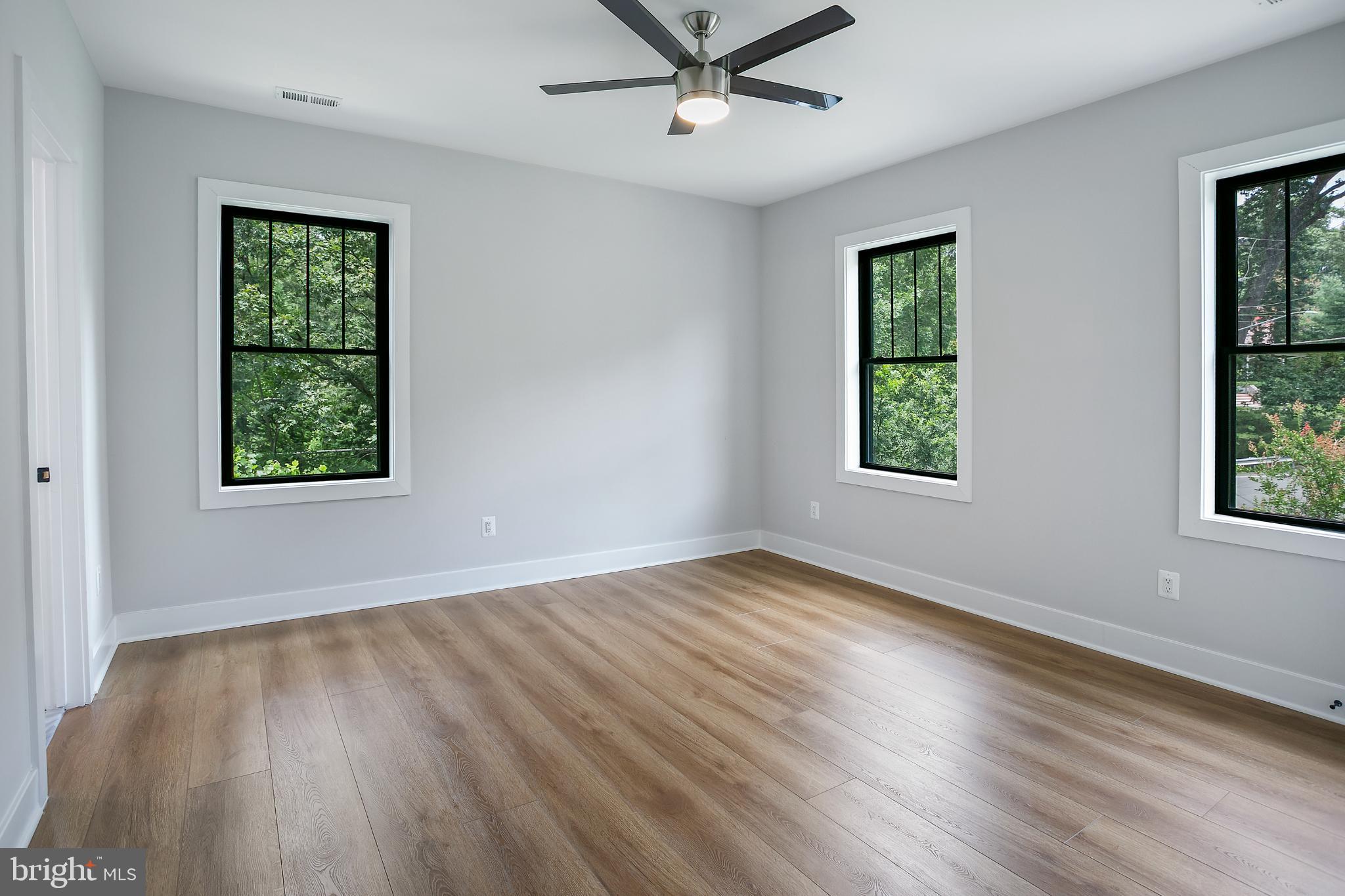 116 Fardale Street Southeast Vienna, VA 22180 - Photo 32 of 50 Upstairs bedroom 3
