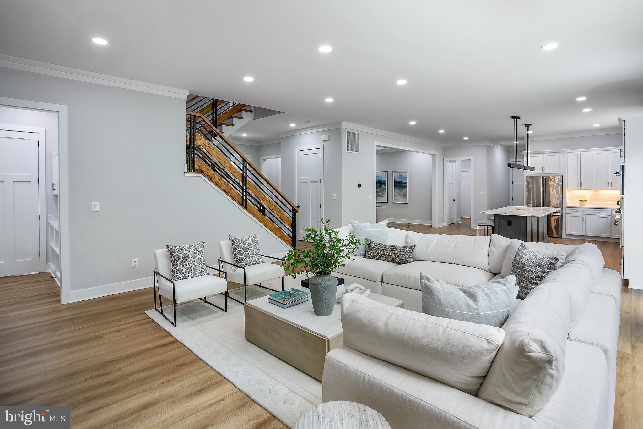 116 Fardale Street Southeast Vienna, VA 22180 - Photo 7 of 50