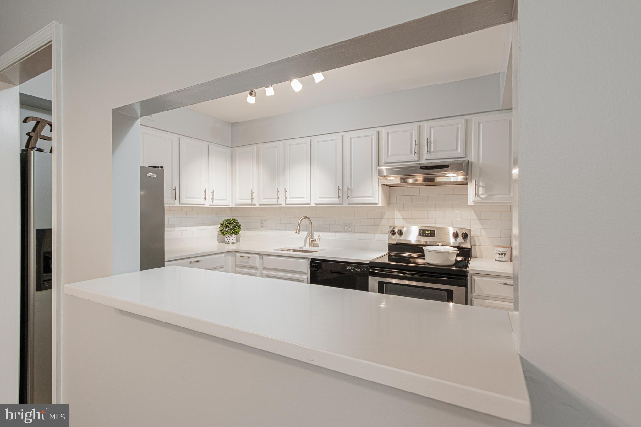 6149 Edsall Road, Unit B Alexandria, VA 22304 - Photo 7 of 19 Kitchen