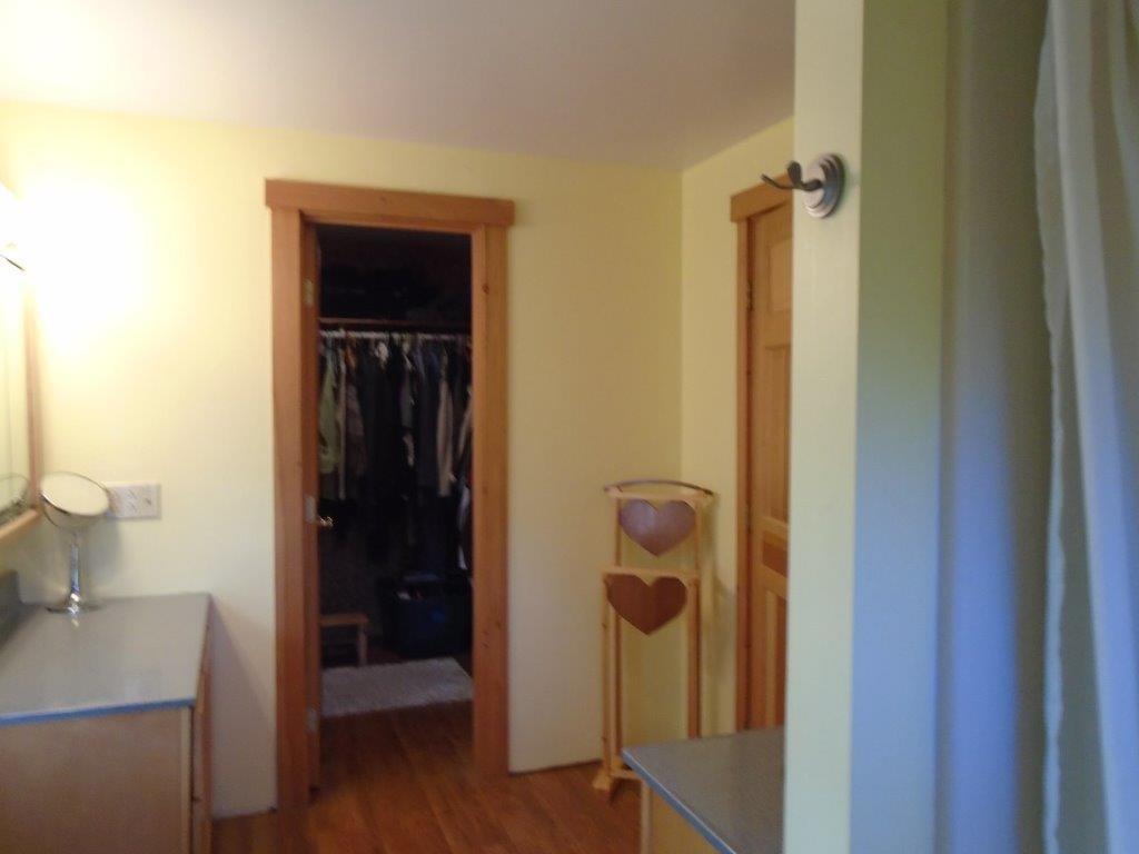 975 Hill Road Clinton, ME 04927 - Photo 18 of 35 Master Bath Walk-in Closet