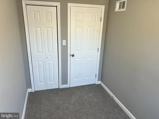 a view of a yard with plants