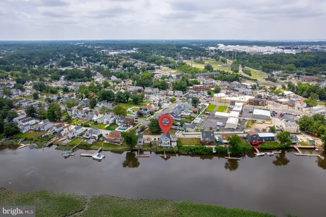an aerial view of a house with outdoor space and lake view