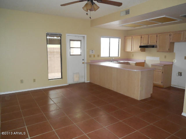 170 East Guadalupe Road, Unit 148 Gilbert, AZ 85234 - Photo 26 of 29 023-283542 - Dining Area and Kitchen (2)
