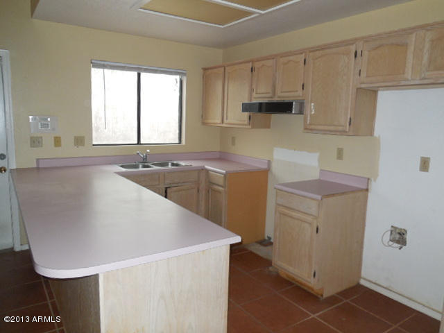 170 East Guadalupe Road, Unit 148 Gilbert, AZ 85234 - Photo 8 of 29 a kitchen with a sink a window and cabinets