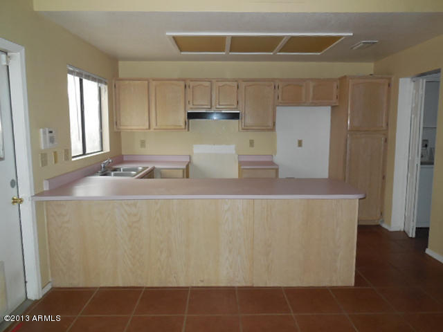 170 East Guadalupe Road, Unit 148 Gilbert, AZ 85234 - Photo 9 of 29 023-283542 - Kitchen