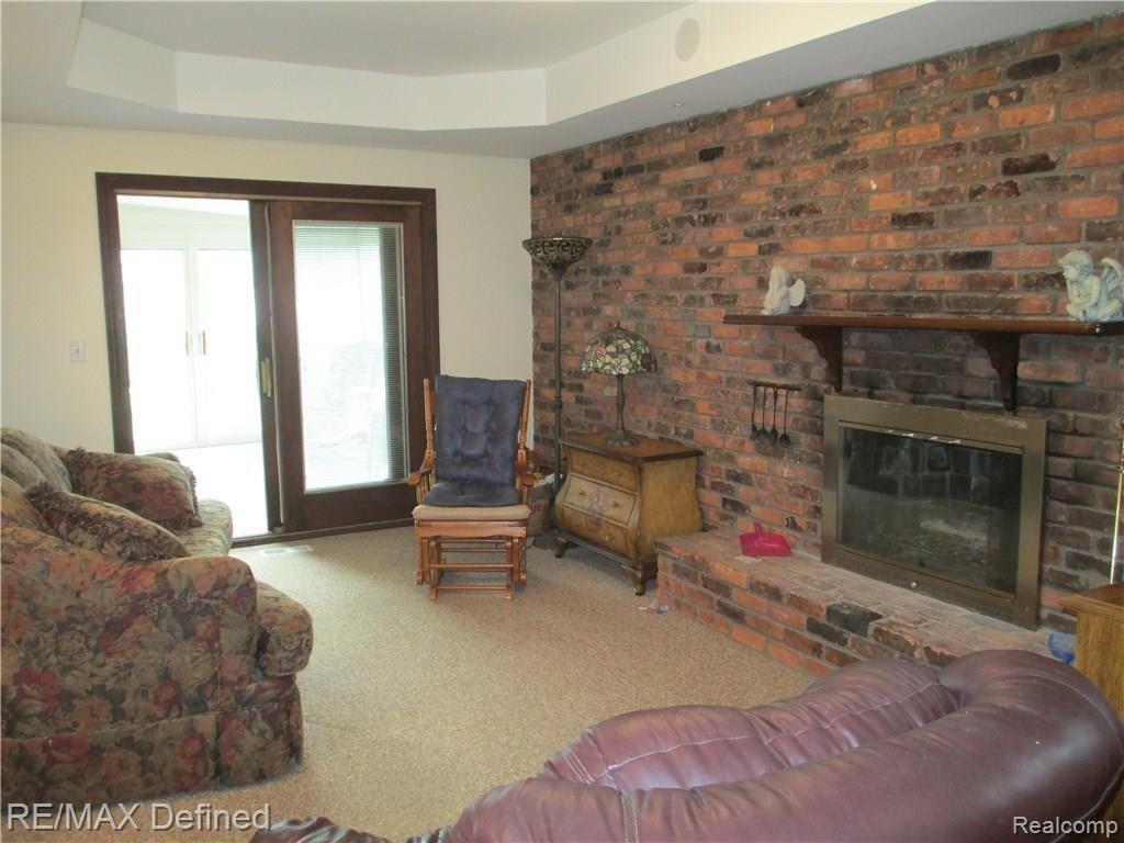 32151 Hayes Road Warren, MI 48088 - Photo 8 of 28 Family Room Leading to Sunroom