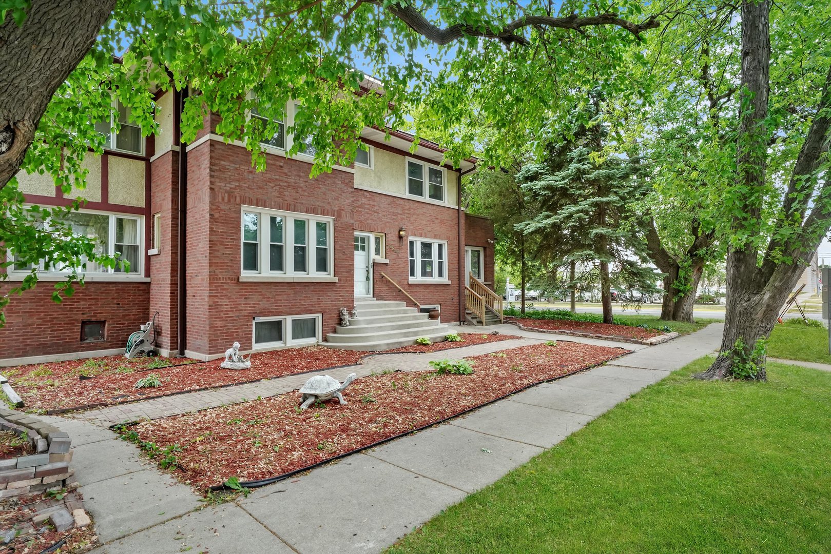 6822 34th Street Berwyn, IL 60402 - Photo 2 of 35