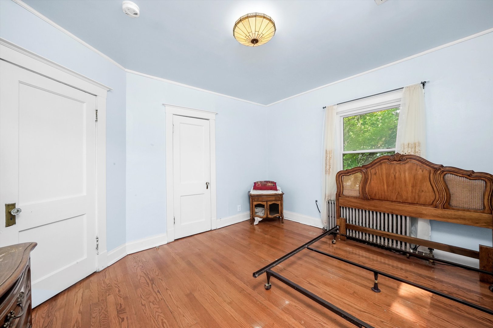 6822 34th Street Berwyn, IL 60402 - Photo 27 of 35 a living room with furniture
