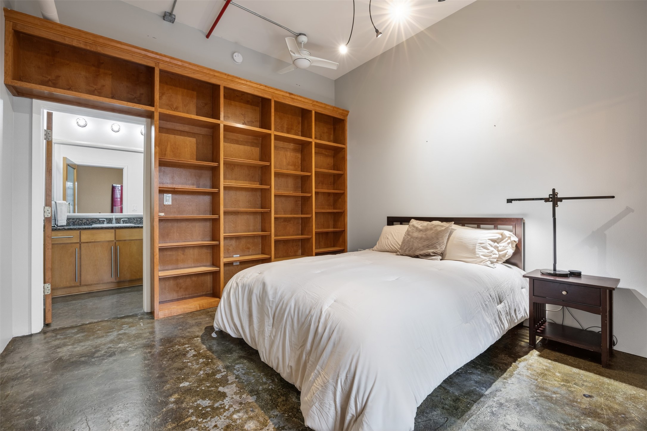 705 Main Street, Unit 513 Houston, TX 77002 - Photo 2 of 22 a bedroom with a bed and a view of closet