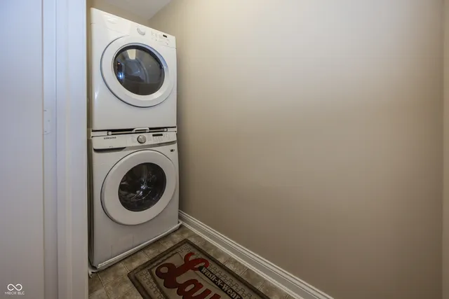 $1,075,000 | 2540 Wineland Creek Drive, Carmel, IN 46074