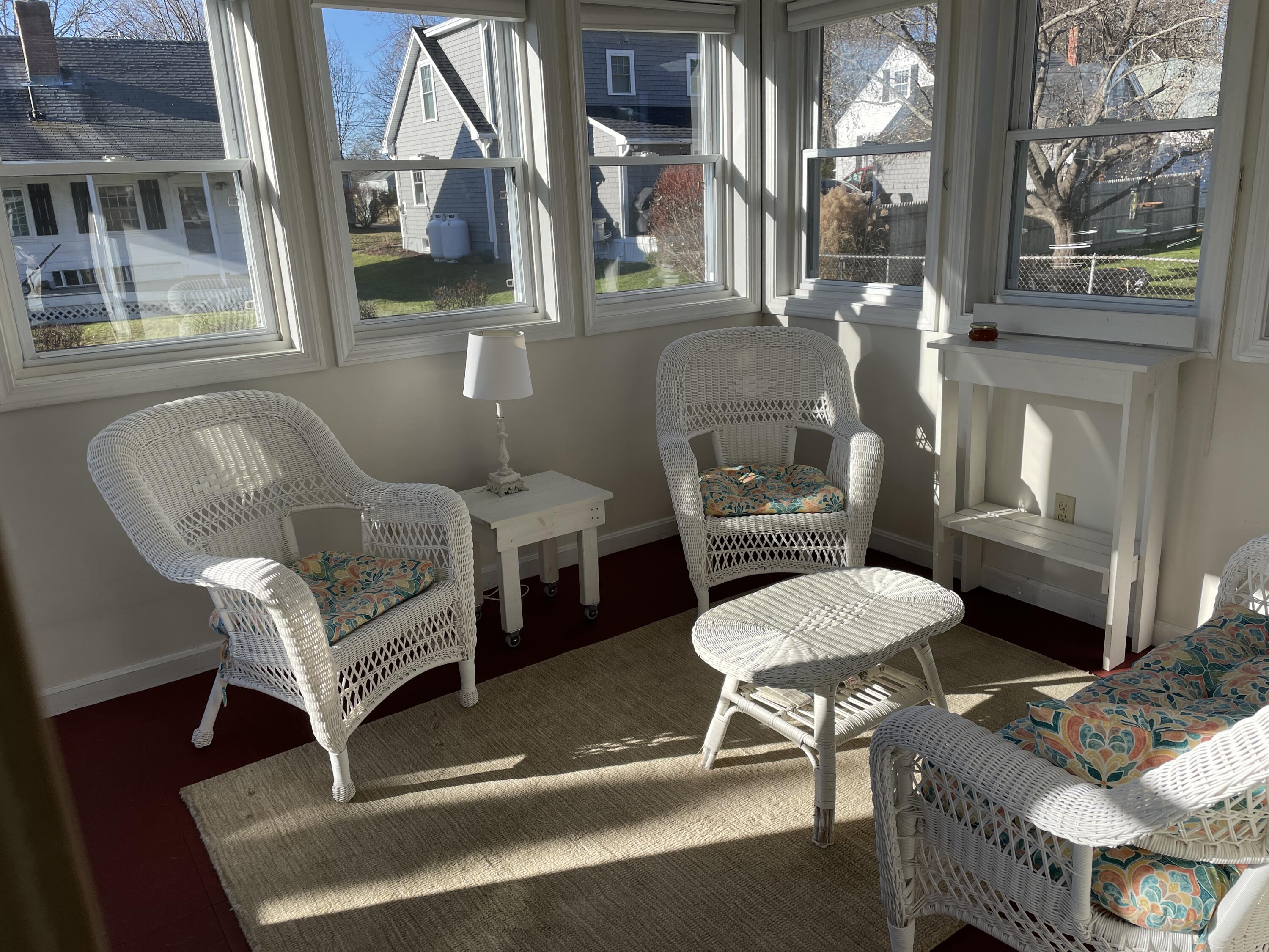 10 Sylvia - Porch