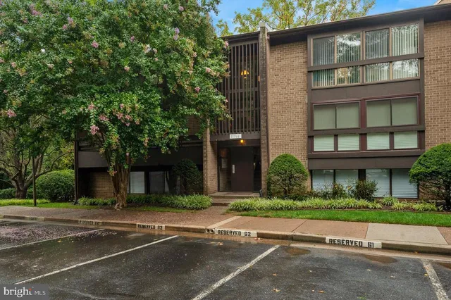 $380,000 | 11566 Rolling Green Court, Unit 12/200A, Reston, VA 20191