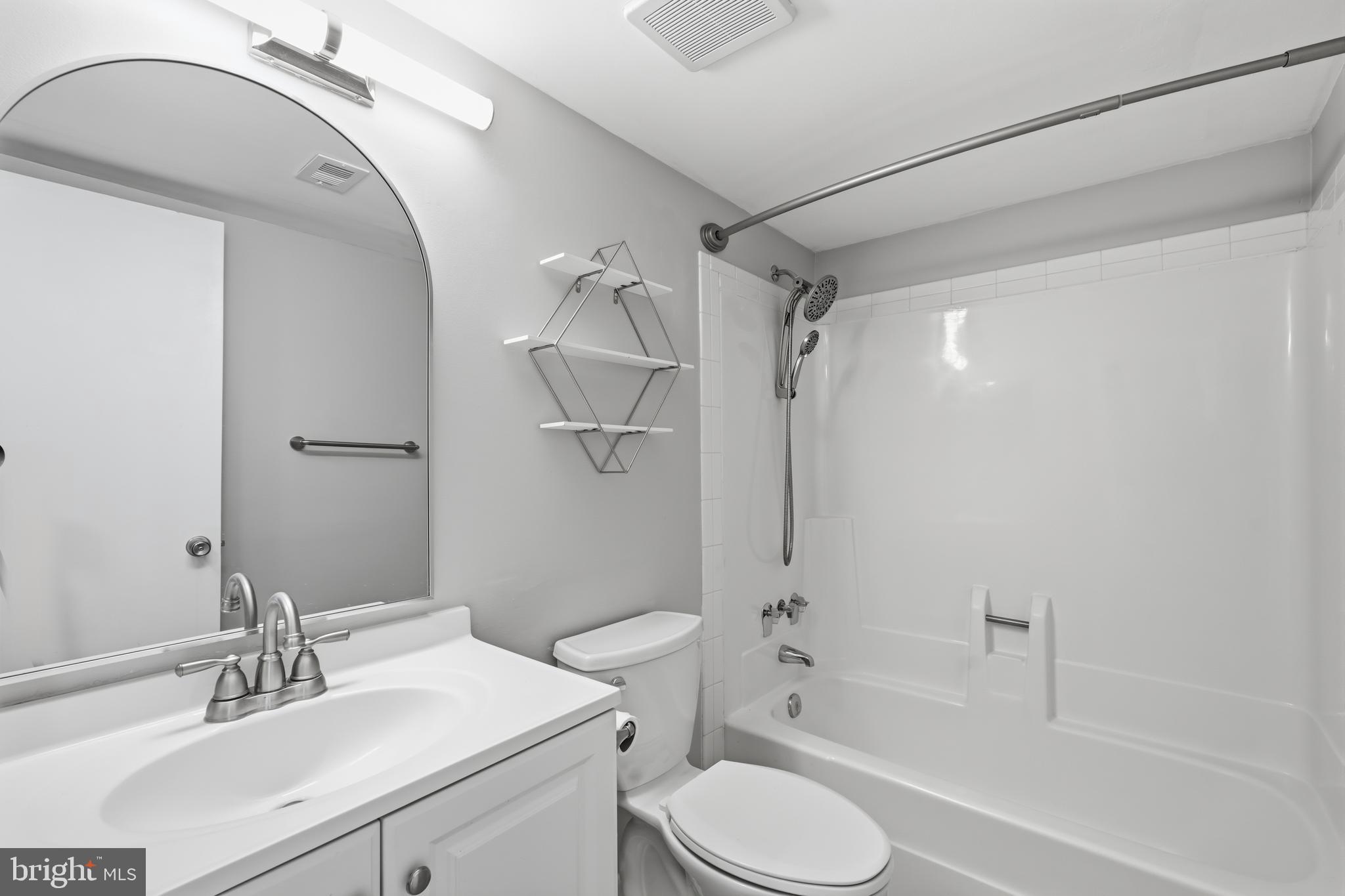 11566 Rolling Green Court, Unit 12/200A Reston, VA 20191 - Photo 22 of 25