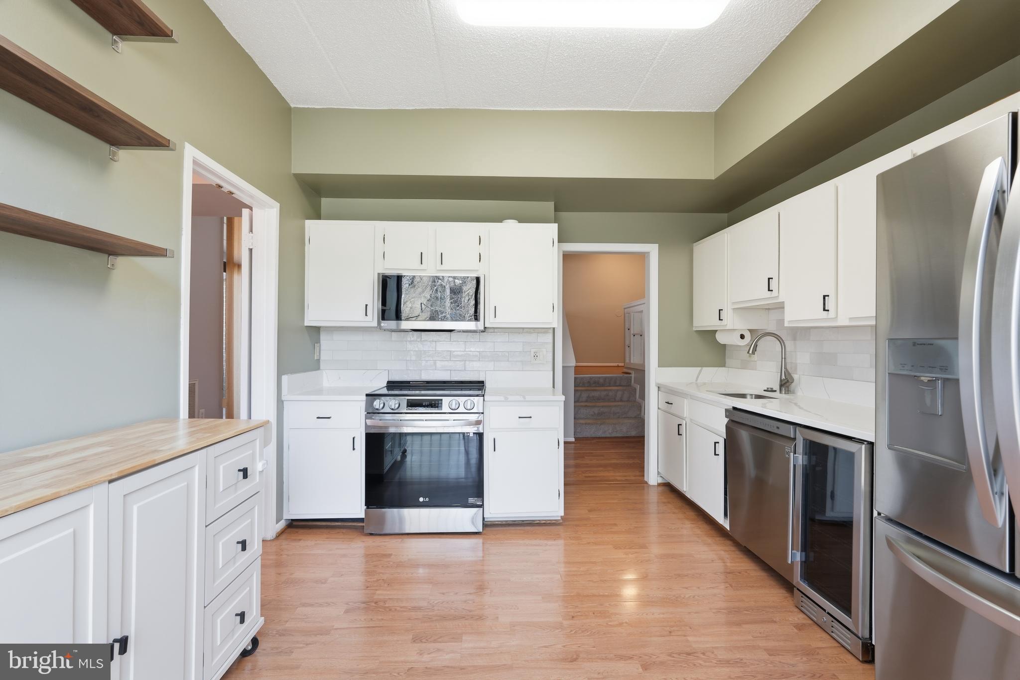 11566 Rolling Green Court, Unit 12/200A Reston, VA 20191 - Photo 8 of 25 Kitchen View 1 - Spacious & Updated!