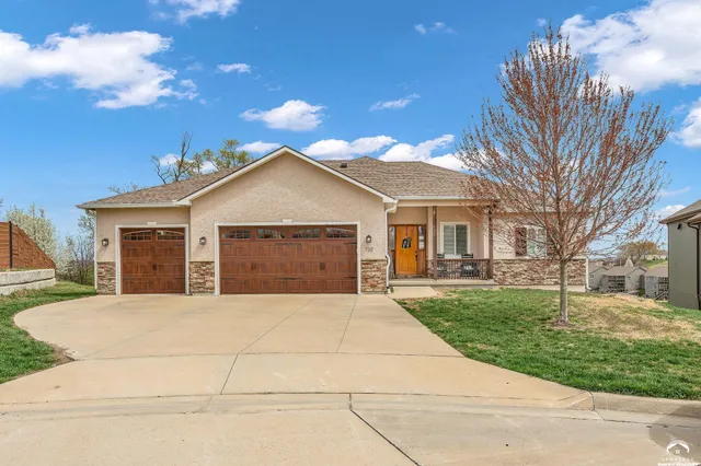 $589,000 | 732 North Blazing Star Drive, Lawrence, KS 66049