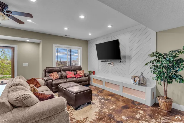 $589,000 | 732 North Blazing Star Drive, Lawrence, KS 66049