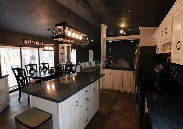 $799,999 | 986 County Road 1785, Sunset, TX 76270