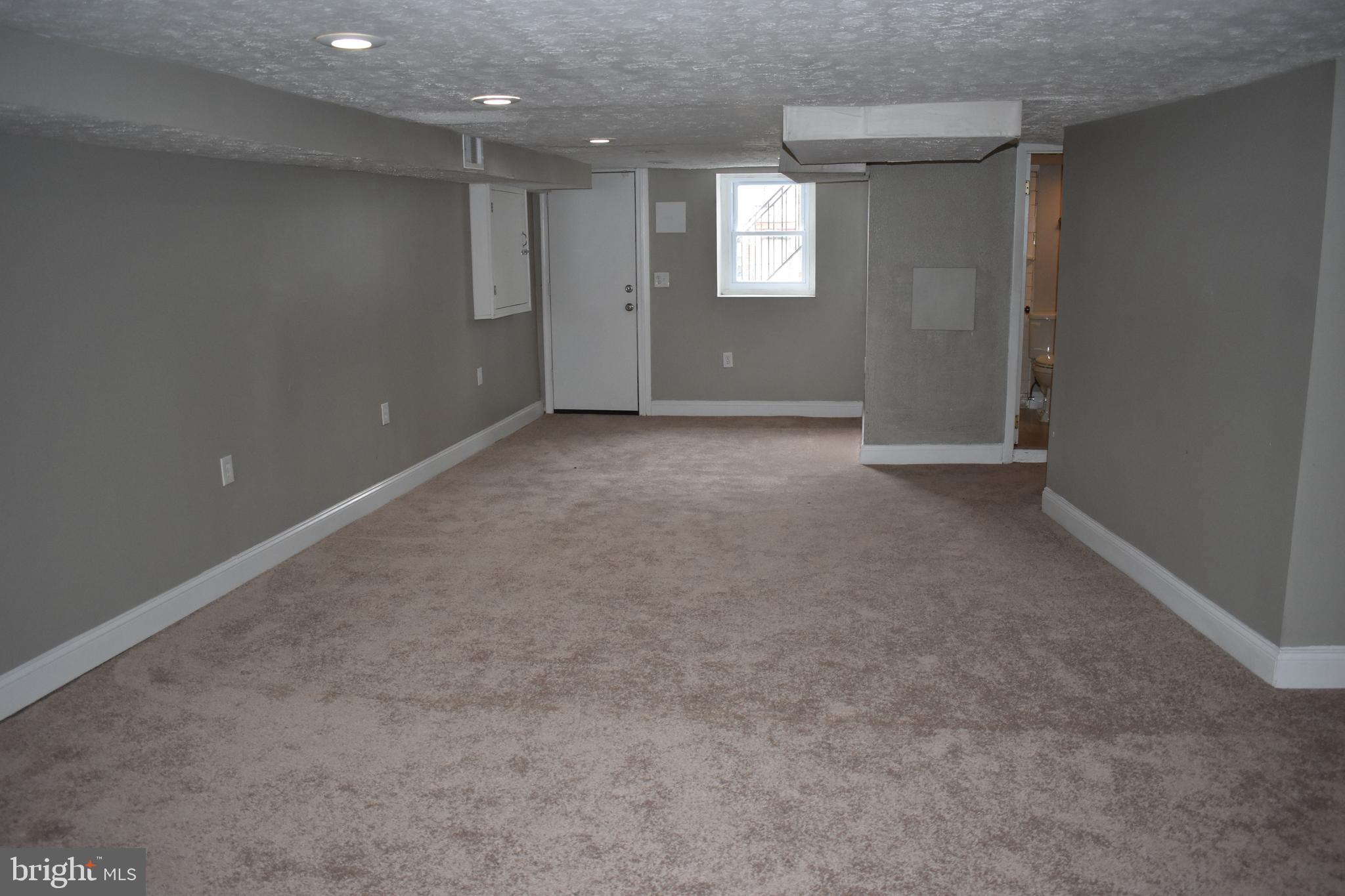 6 South Tremont Road Baltimore, MD 21229 - Photo 15 of 33 Family Room