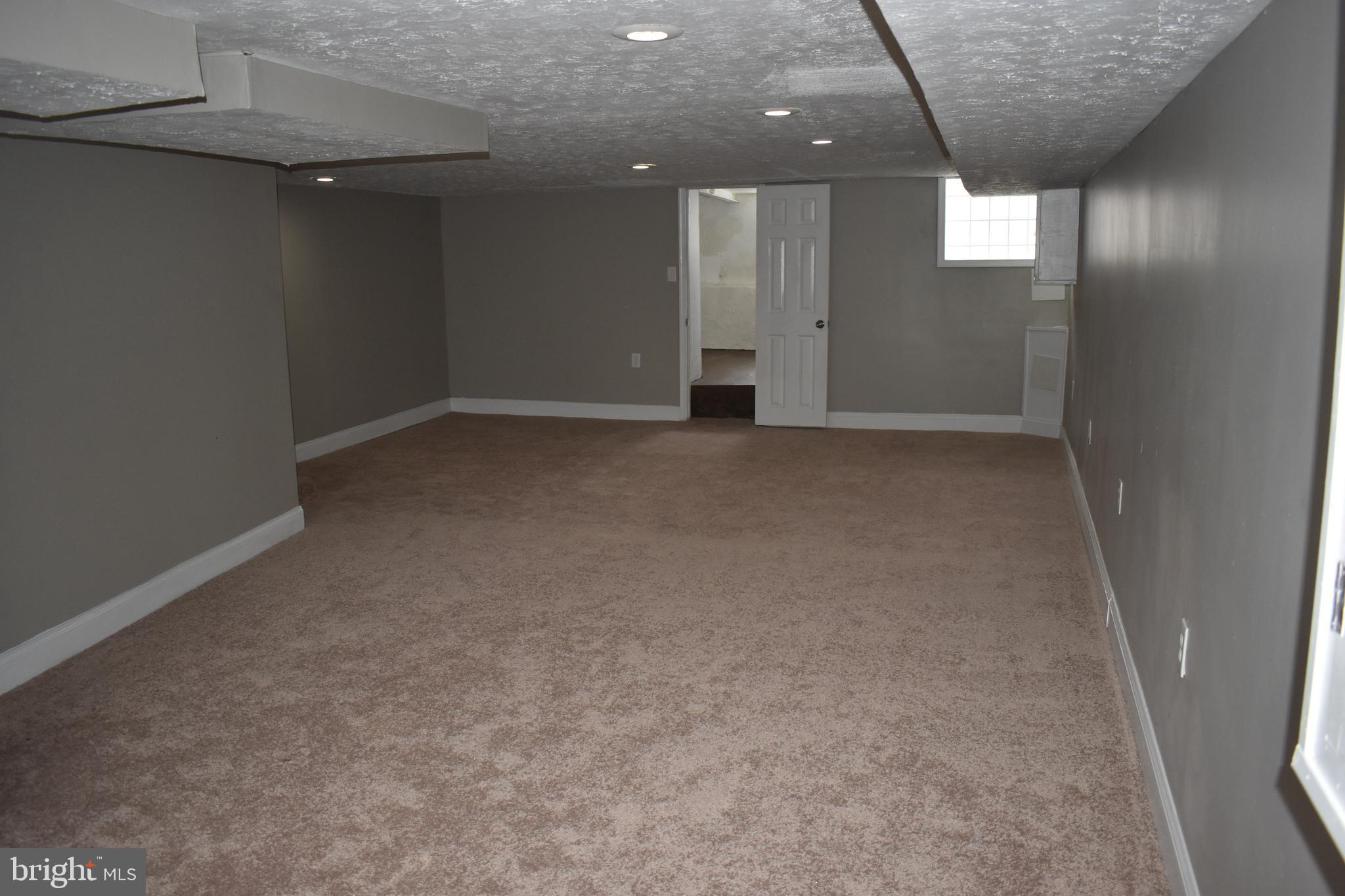 6 South Tremont Road Baltimore, MD 21229 - Photo 16 of 33 Family Room