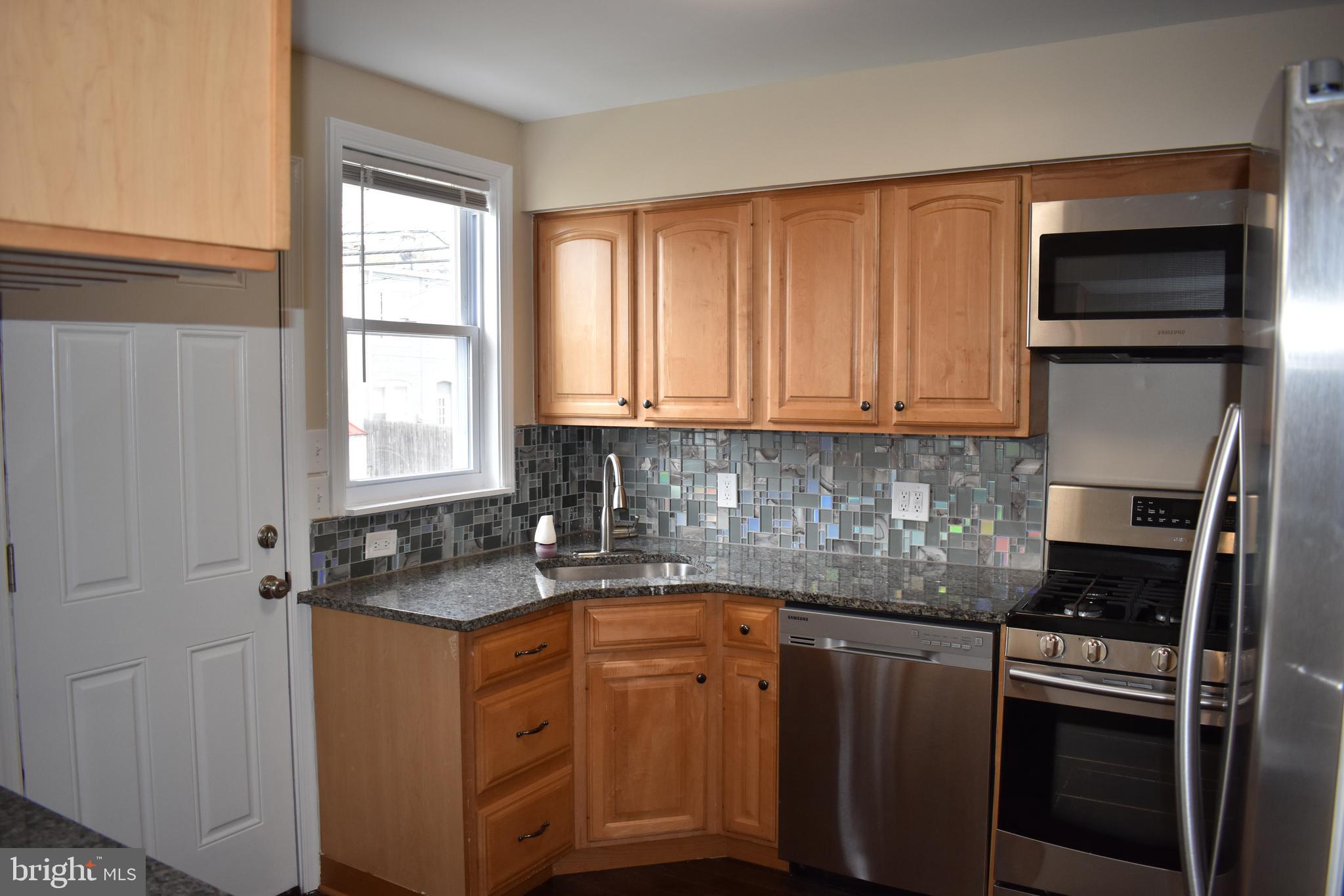 6 South Tremont Road Baltimore, MD 21229 - Photo 9 of 33 SS Appliances