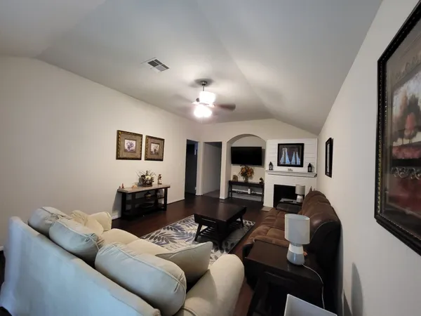 $2,400 | 10739 Chestnut Path Way, Tomball, TX 77375