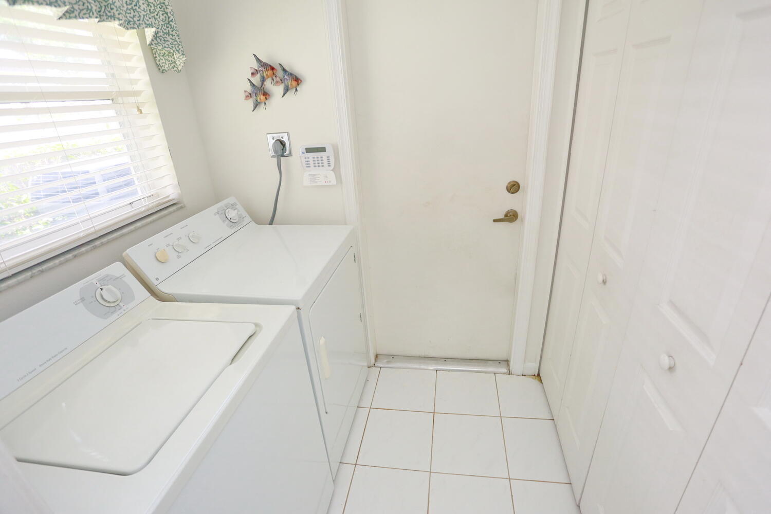 6849 Sun River Road Boynton Beach, FL 33437 - Photo 20 of 35 23-Laundry Roomjpg