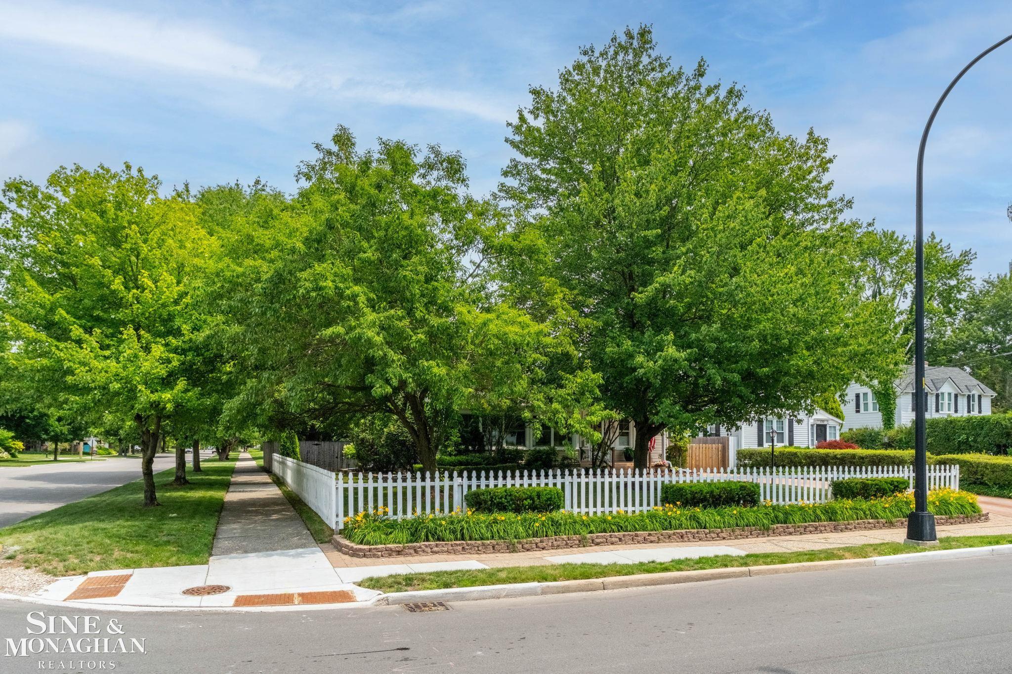 134 Kerby Road Grosse Pointe, MI 48236 - Photo 52 of 69 50213365-71aa8682-c343-4968-9867-71710966865e.JPG