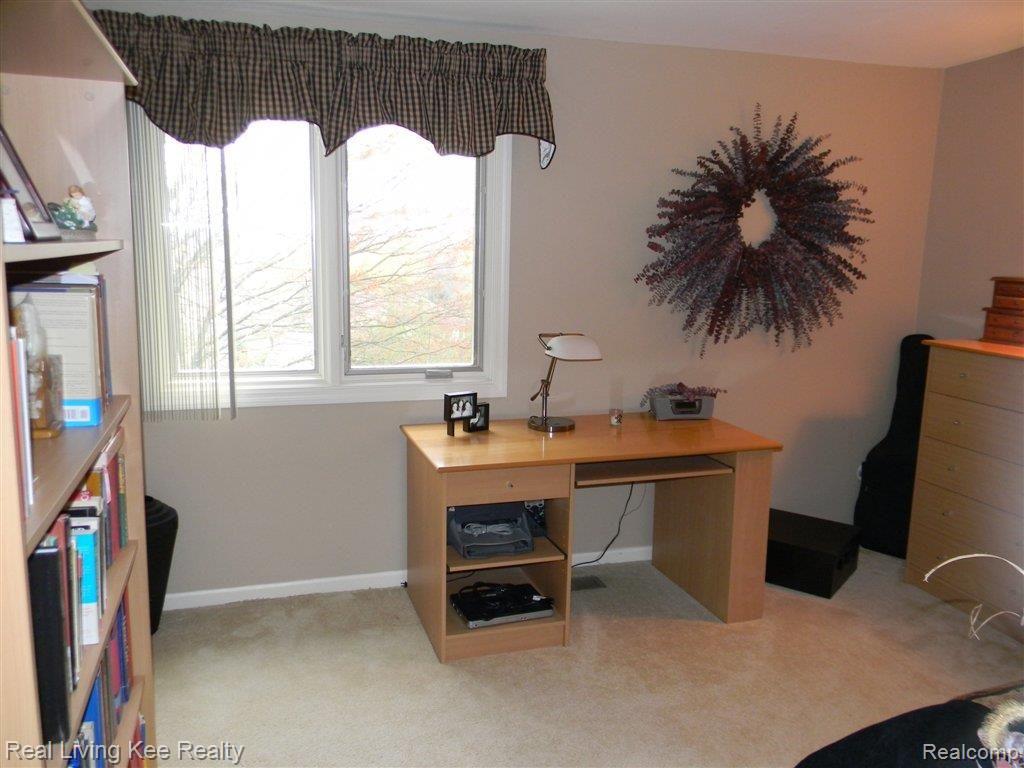 730 Stanford Circle Rochester, MI 48309 - Photo 15 of 24 Bedroom 2 view