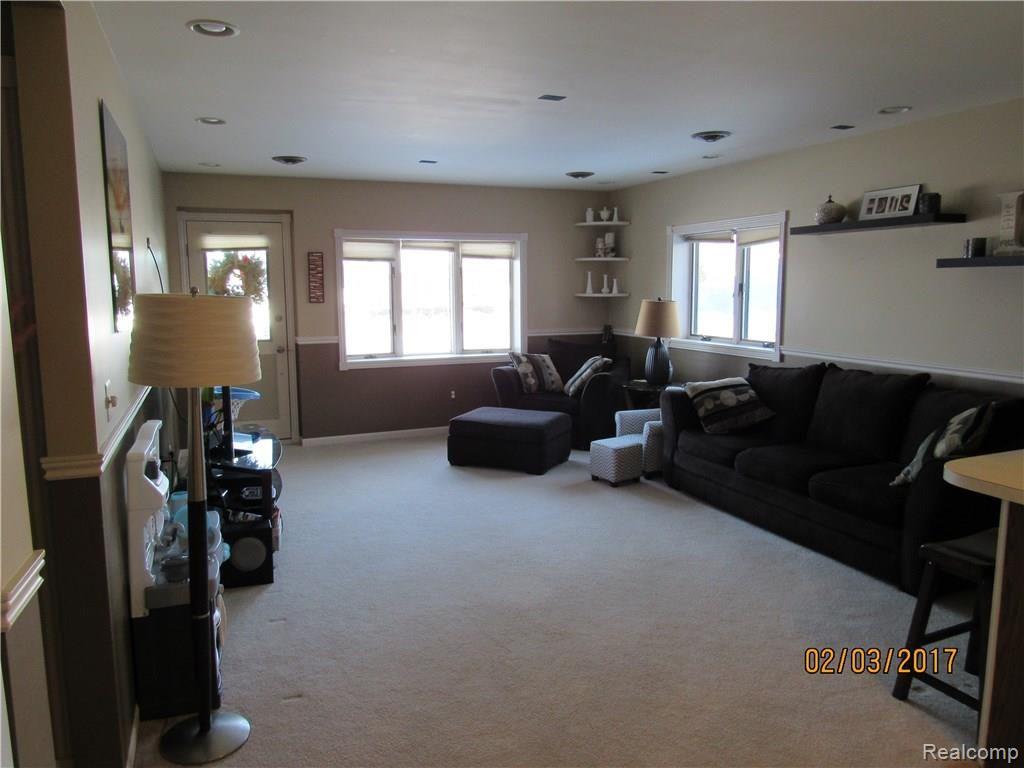 3585 Rush Lake Road Pinckney, MI 48169 - Photo 15 of 29 Spacious living room