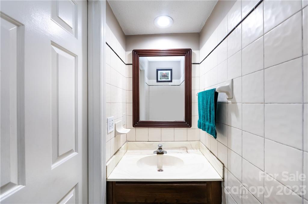 7915 Robin Crest Road Charlotte, NC 28226 - Photo 14 of 31 Gallery Image 14