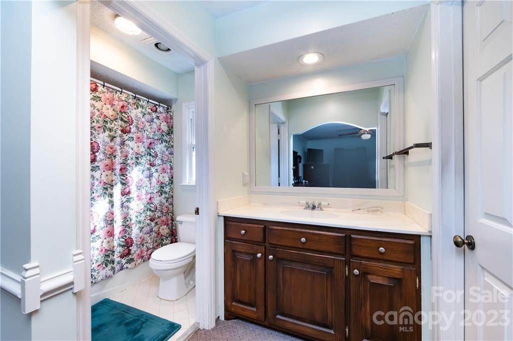7915 Robin Crest Road Charlotte, NC 28226 - Photo 17 of 31 Gallery Image 17