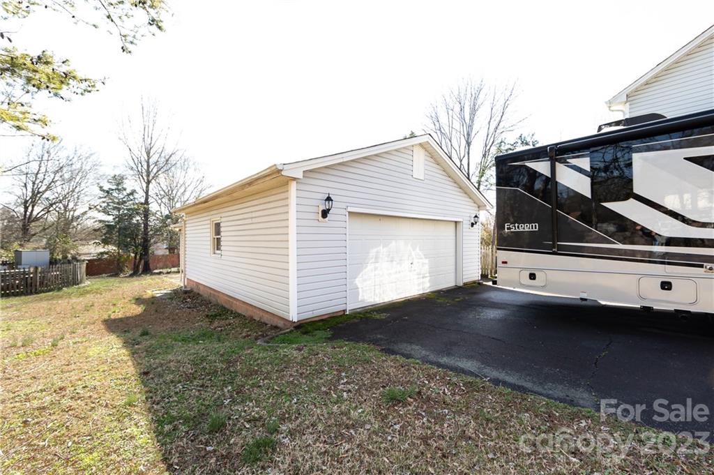 7915 Robin Crest Road Charlotte, NC 28226 - Photo 23 of 31 Gallery Image 23