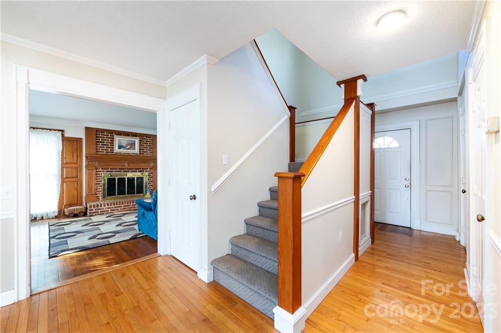 7915 Robin Crest Road Charlotte, NC 28226 - Photo 4 of 31 Gallery Image 4