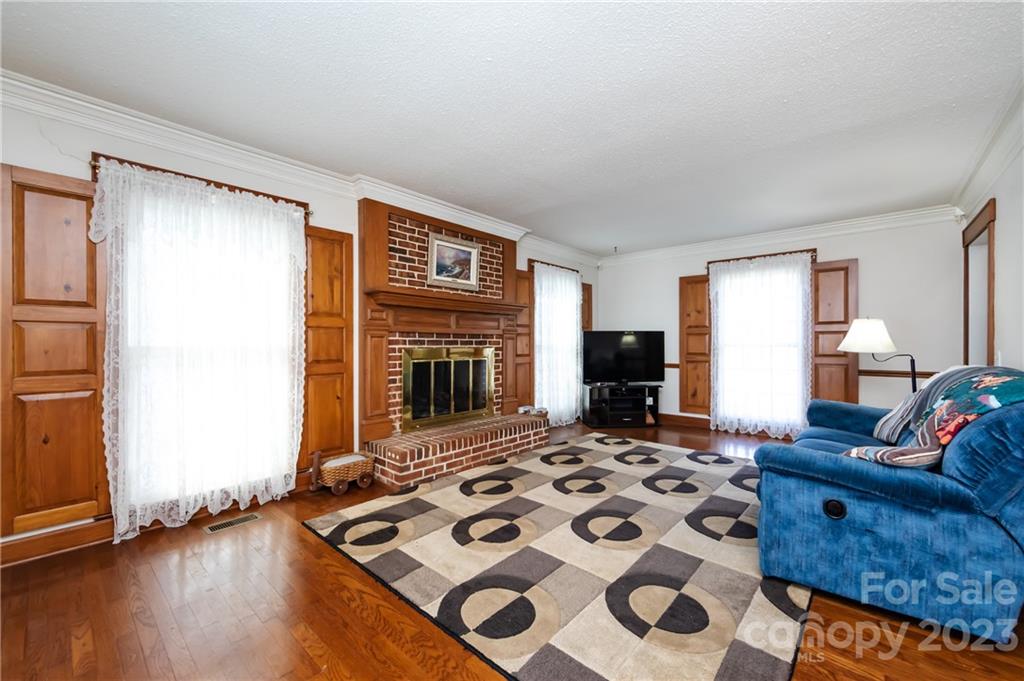 7915 Robin Crest Road Charlotte, NC 28226 - Photo 5 of 31 Gallery Image 5