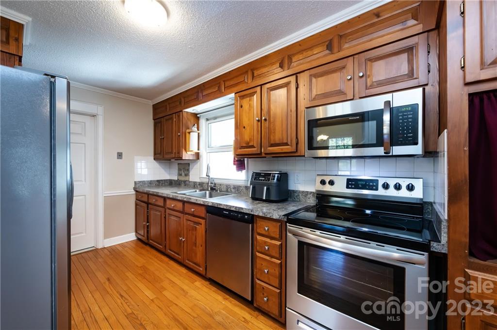 7915 Robin Crest Road Charlotte, NC 28226 - Photo 7 of 31 Gallery Image 7