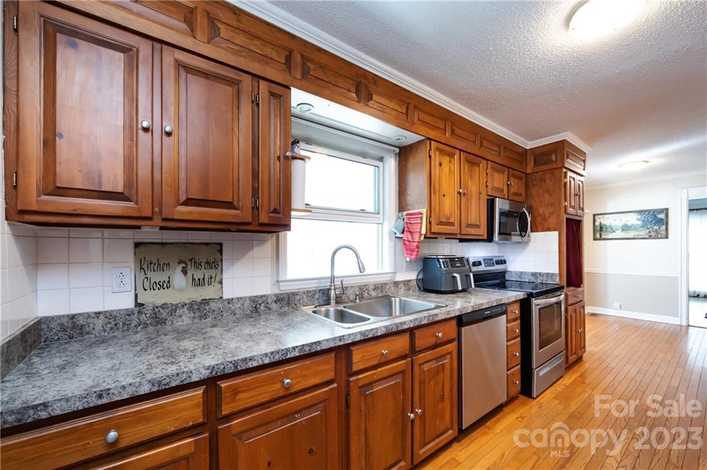 7915 Robin Crest Road Charlotte, NC 28226 - Photo 8 of 31 Gallery Image 8
