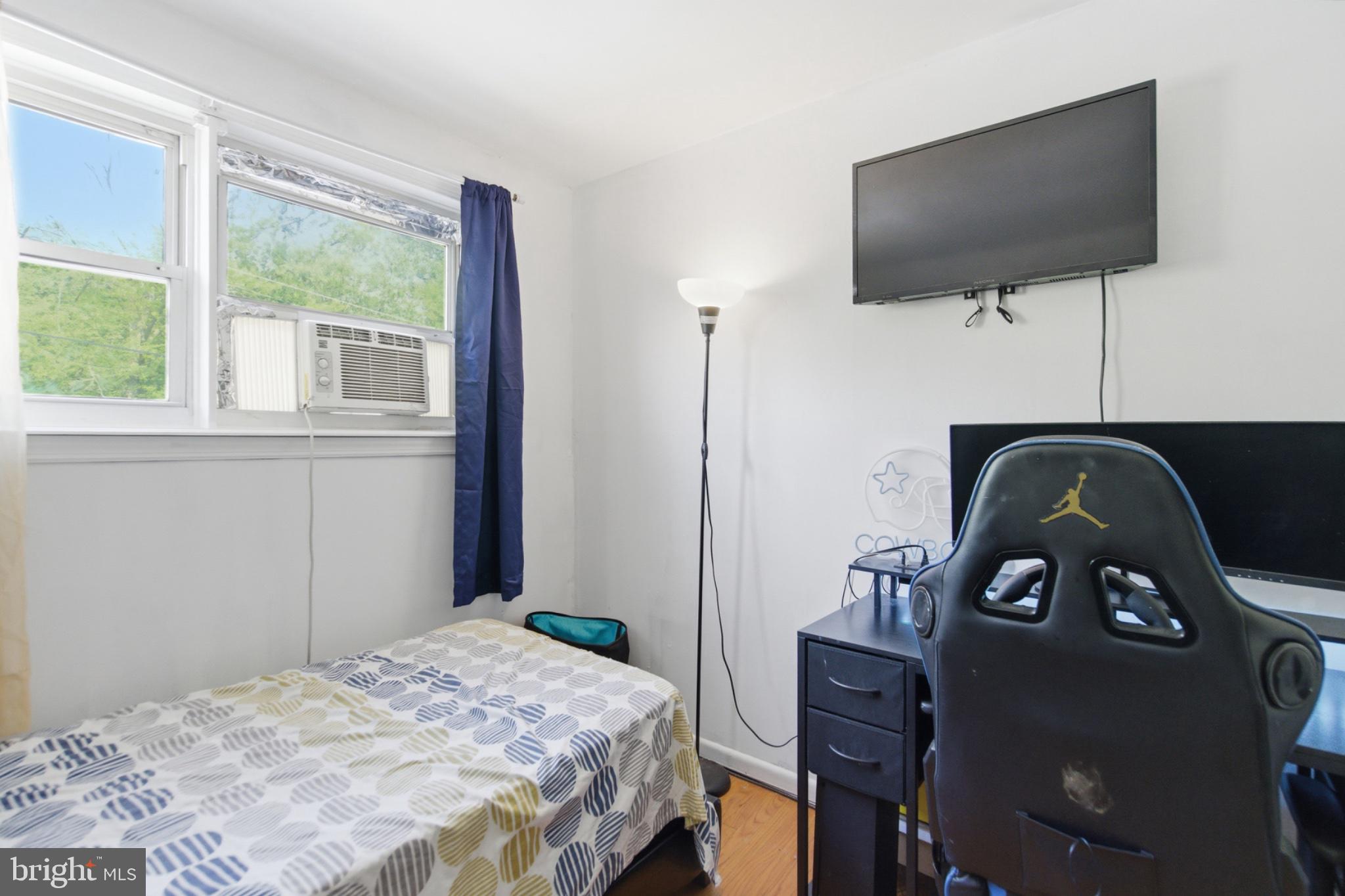 3602 Academy Road Philadelphia, PA 19154 - Photo 13 of 21 Cozy room with modern amenities.