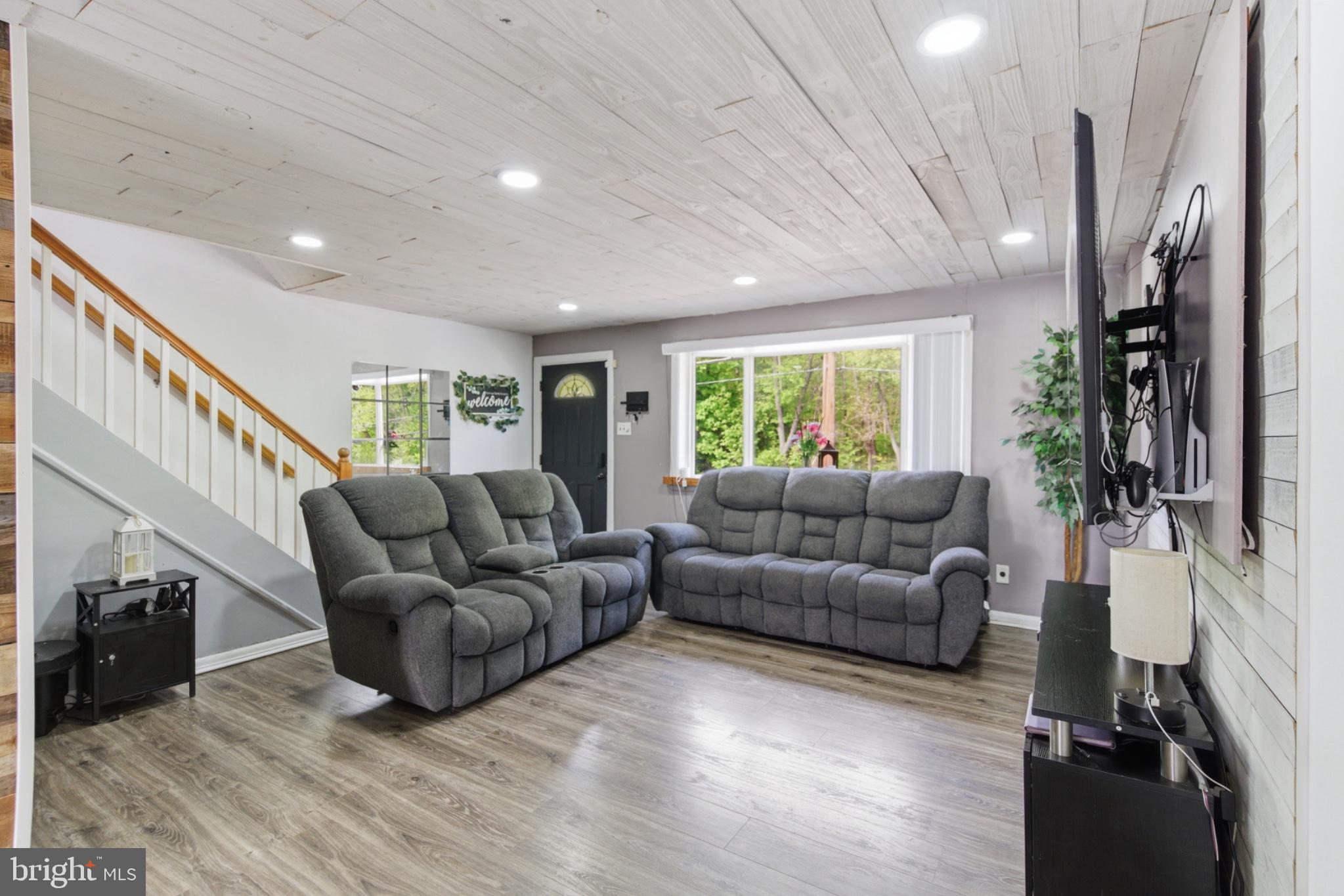 3602 Academy Road Philadelphia, PA 19154 - Photo 5 of 21 Spacious living area with natural light.