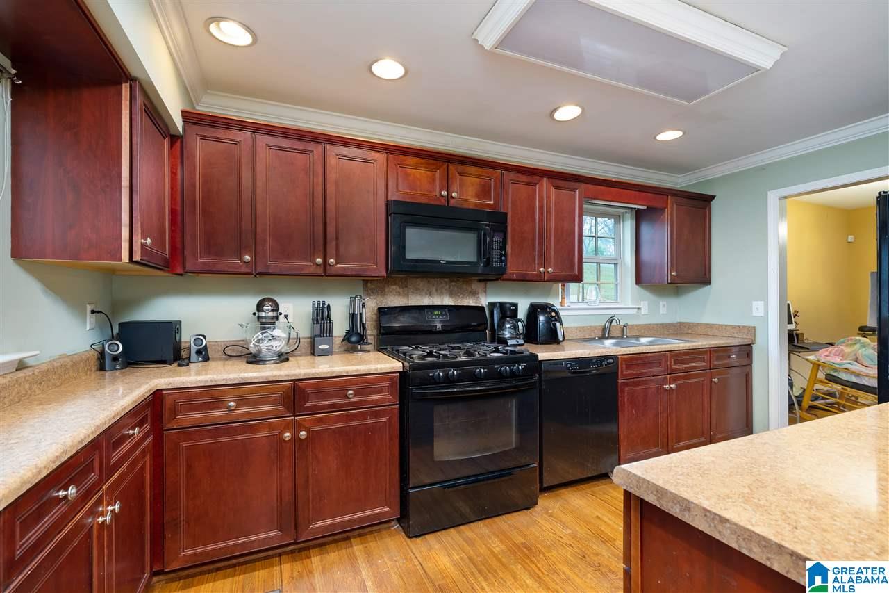 309 26th Court Northwest Birmingham, AL 35215 - Photo 11 of 24