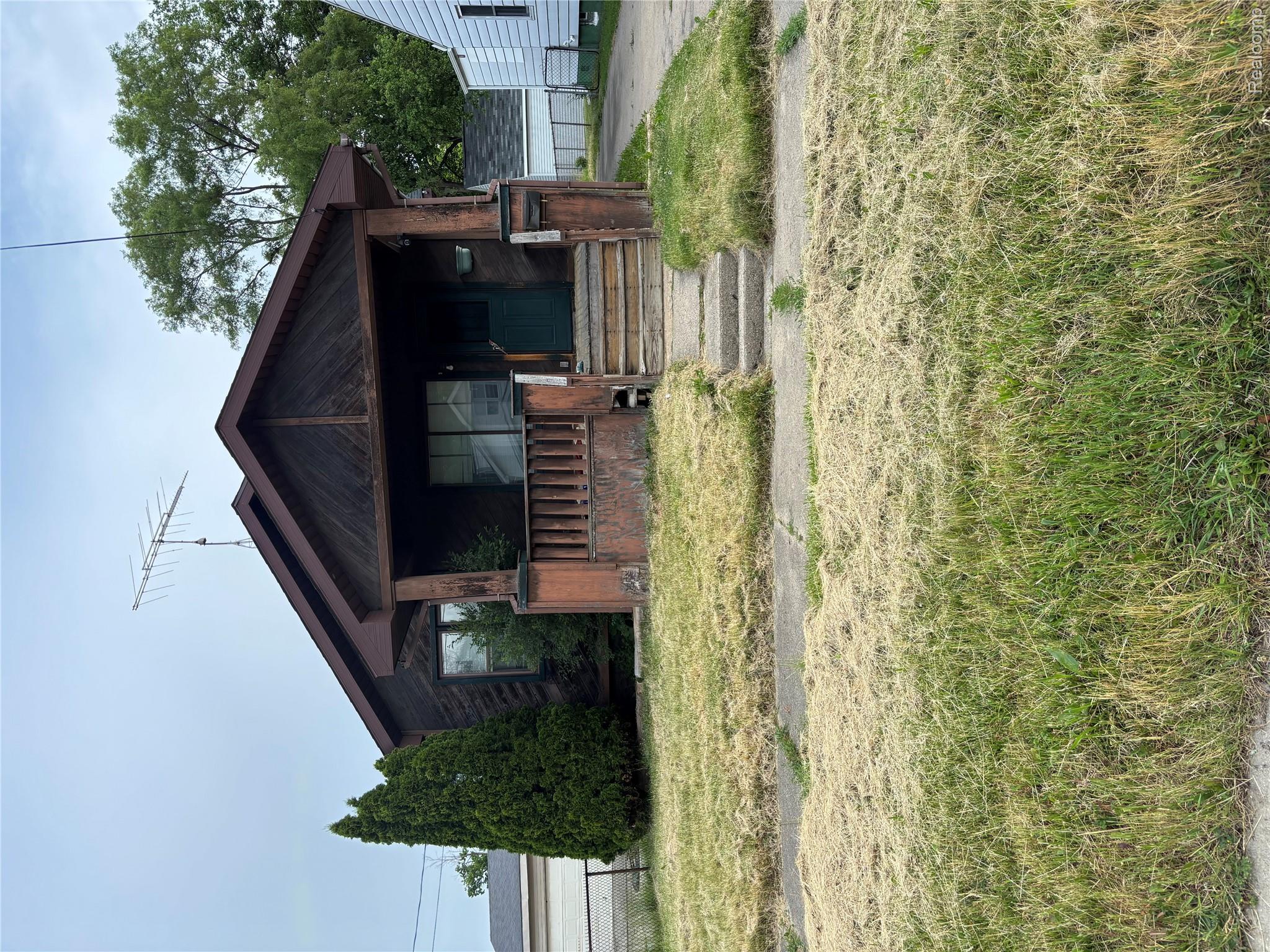 1122 Simcoe Avenue Flint, MI 48507 - Photo 1 of 21 IMG_1504.jpeg
