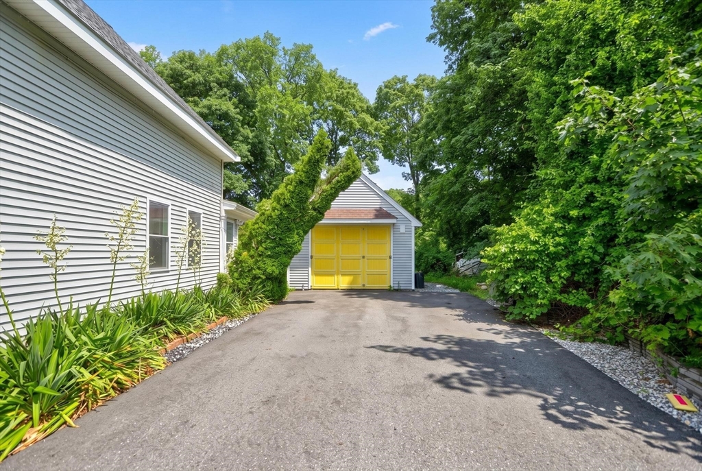 73 Wareham Street Middleboro, MA 02346 - Photo 4 of 37