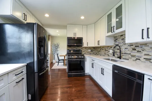 $489,000 | 1112 North Old Bridge Road, Palatine, IL 60067