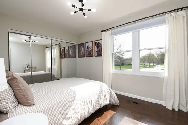$489,000 | 1112 North Old Bridge Road, Palatine, IL 60067