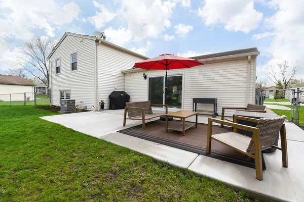 $489,000 | 1112 North Old Bridge Road, Palatine, IL 60067