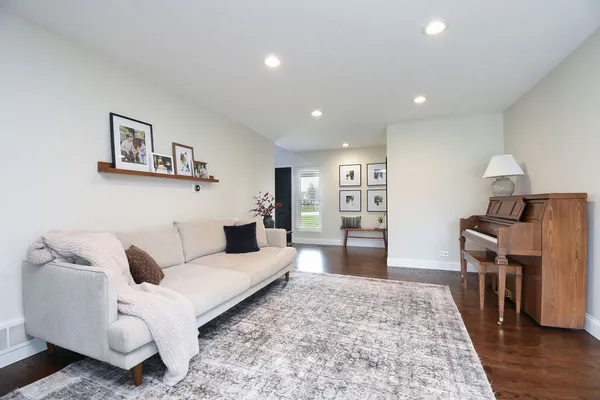 $489,000 | 1112 North Old Bridge Road, Palatine, IL 60067