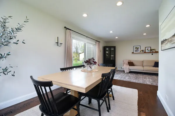 $489,000 | 1112 North Old Bridge Road, Palatine, IL 60067