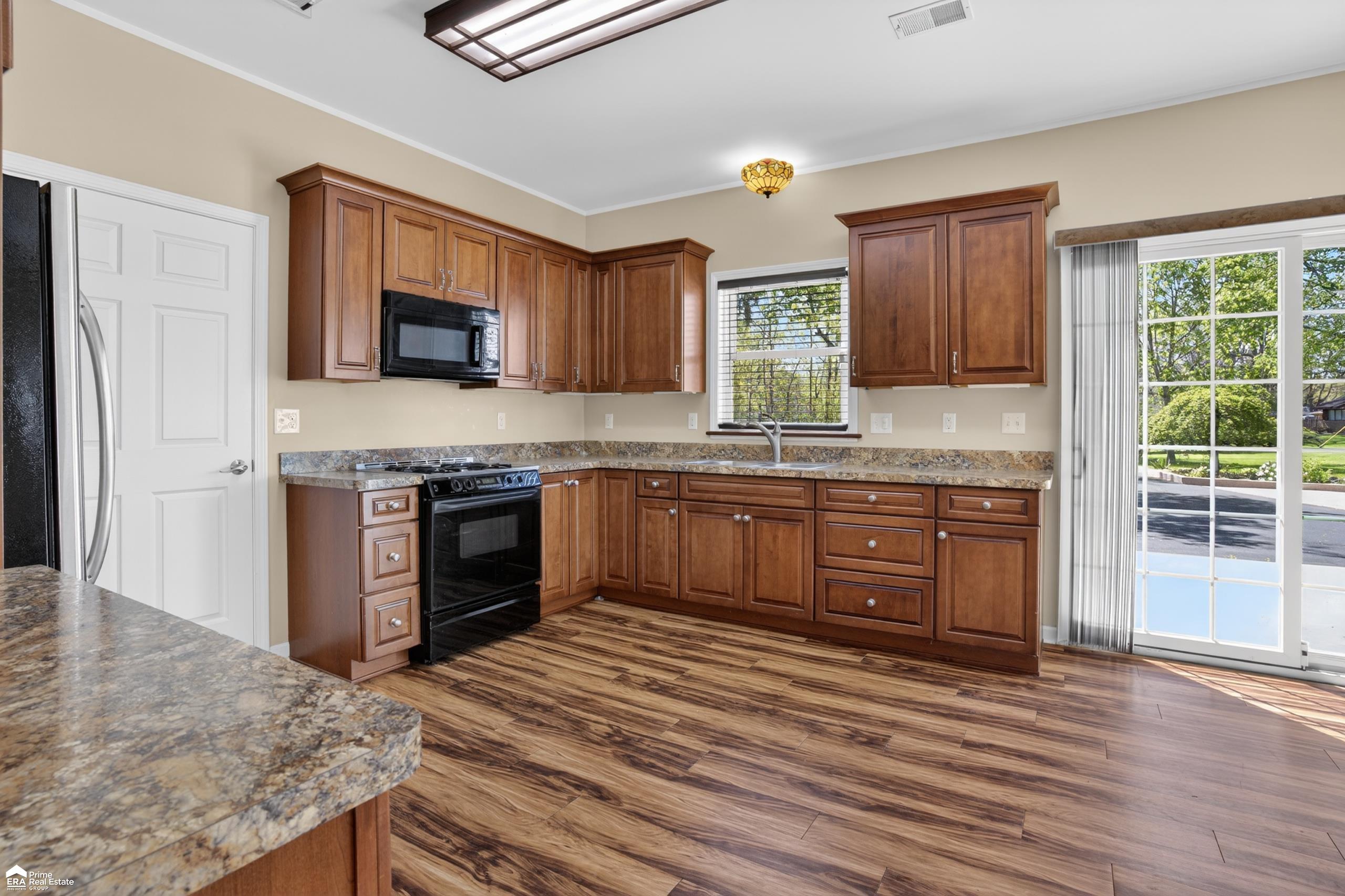 2292 North Belsay Road Burton, MI 48509 - Photo 10 of 86