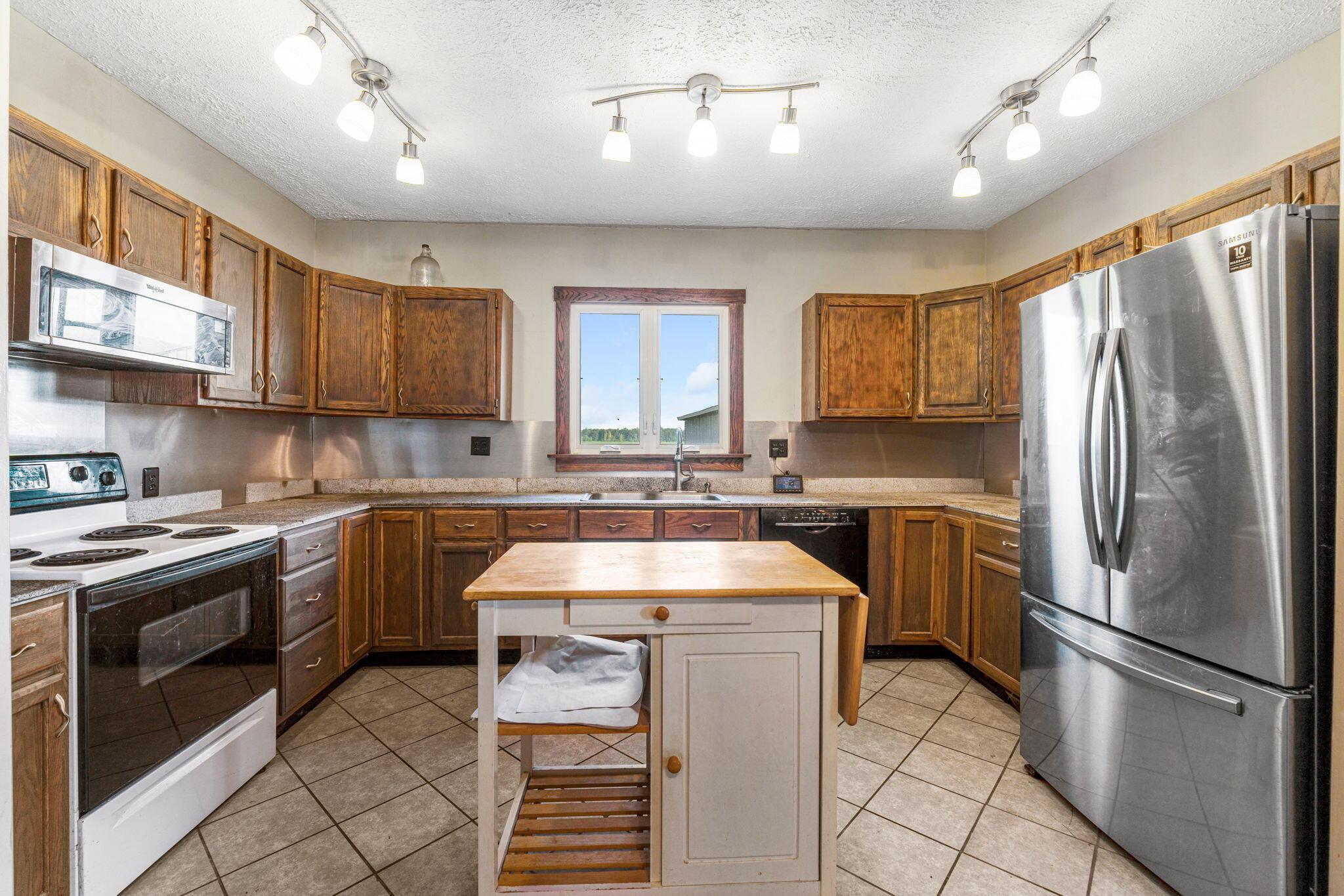 9900 Windfall Road La Rue, OH 43332 - Photo 8 of 28 9900 windfall rd (Interior)-6